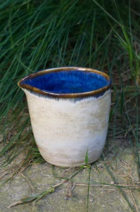 Slévátko/chladítko/mlékovka, uvnitř modré