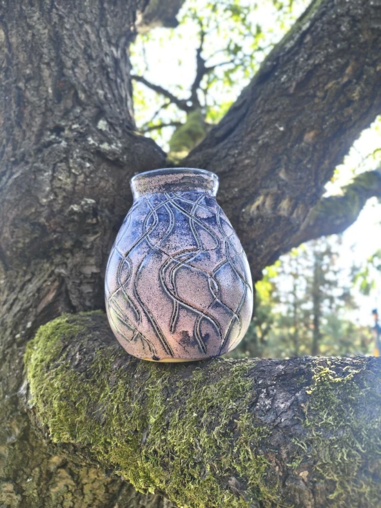 Váza šeříkově fialová se strukturou